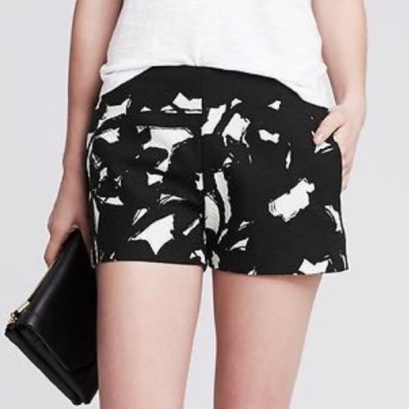 Banana Republic Pants - Banana Republic Black White Jacquard Short